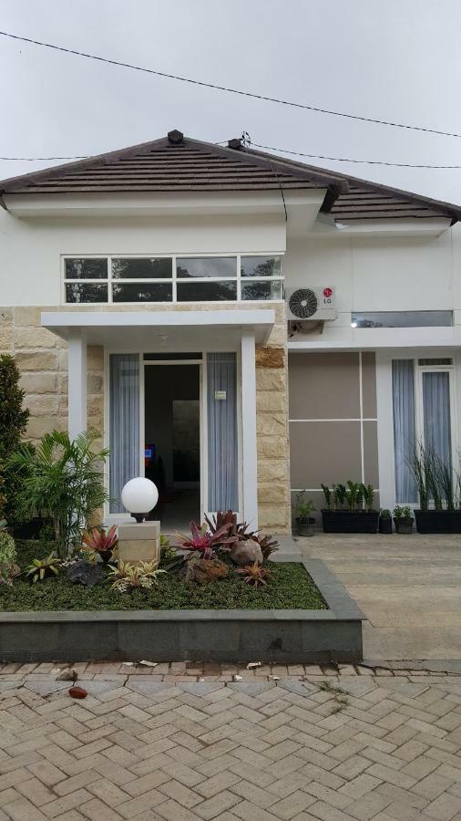 Rz Villa 1 Karangploso Bagian luar foto